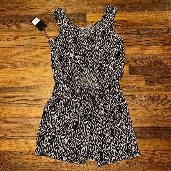 New Peach Romper - Picture 1 of 5